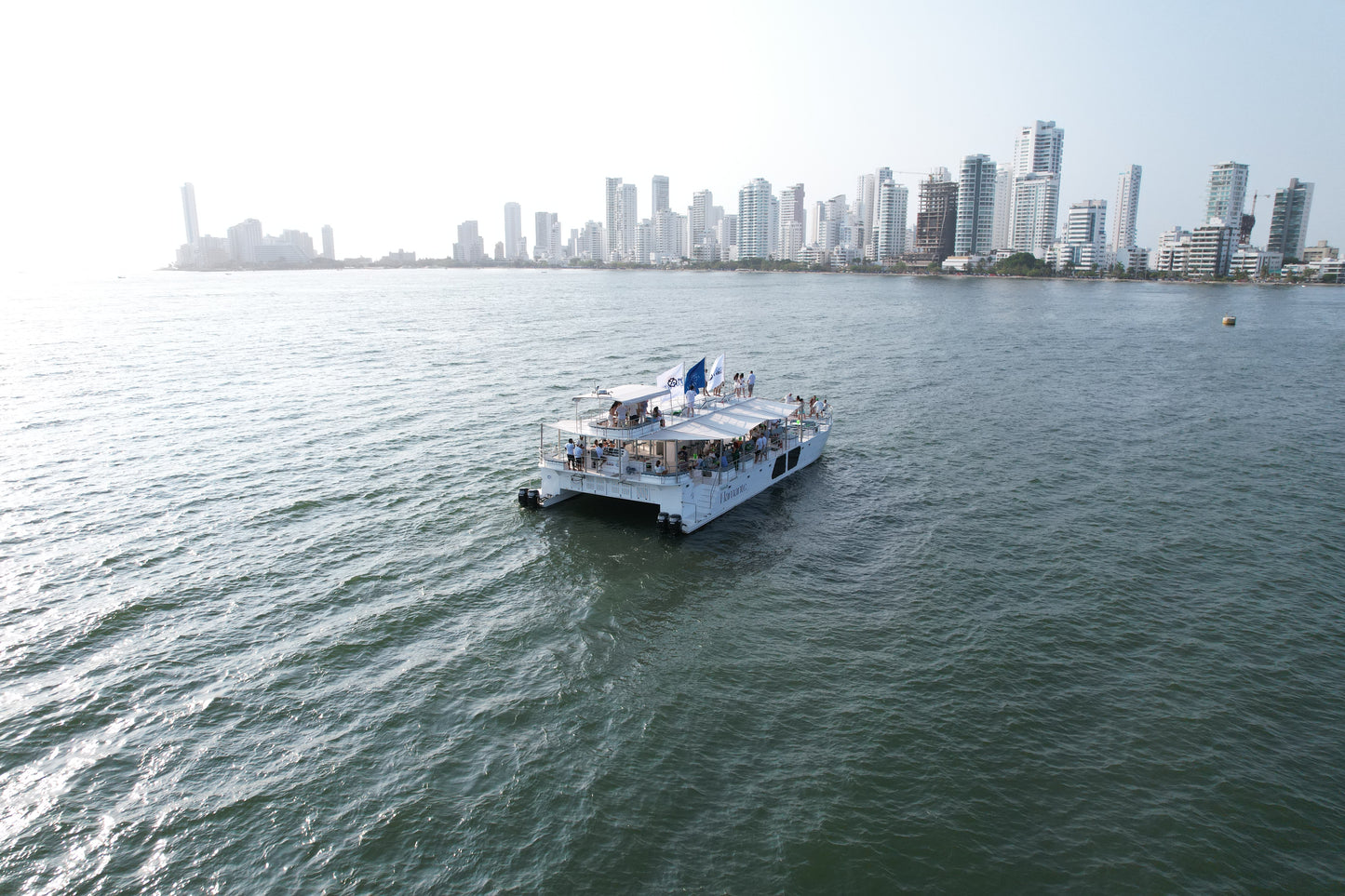 TOUR POR LAS ISLAS EN CATAMARÁN