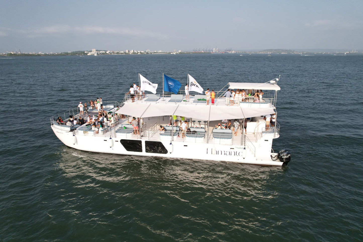 TOUR POR LAS ISLAS EN CATAMARÁN