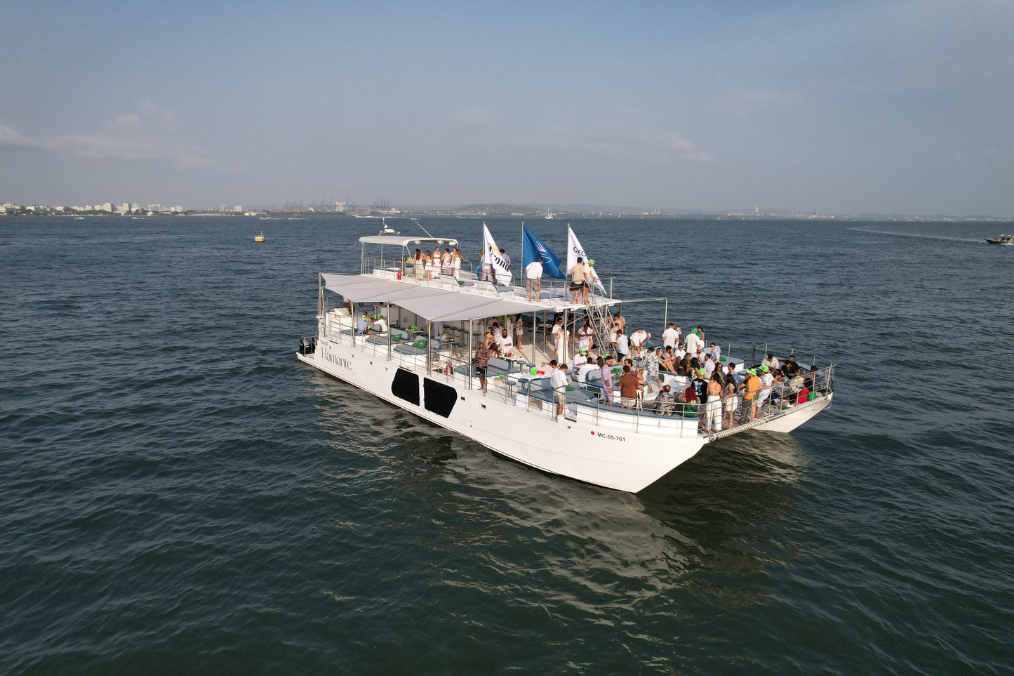 TOUR POR LAS ISLAS EN CATAMARÁN