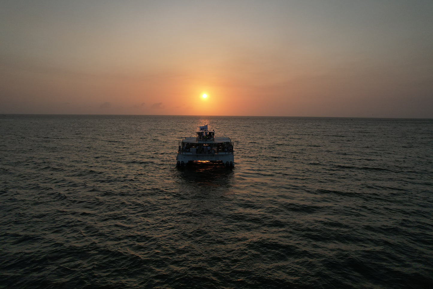TOUR POR LAS ISLAS EN CATAMARÁN