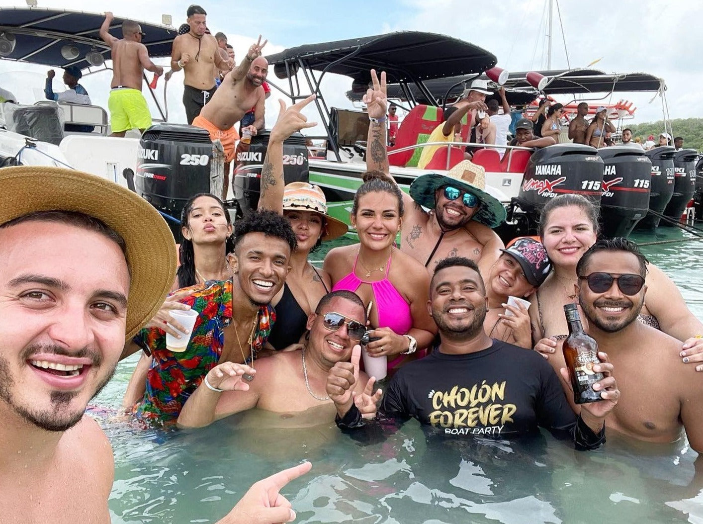DIA DE FIESTA EN LA ISLA DE CHOLÓN