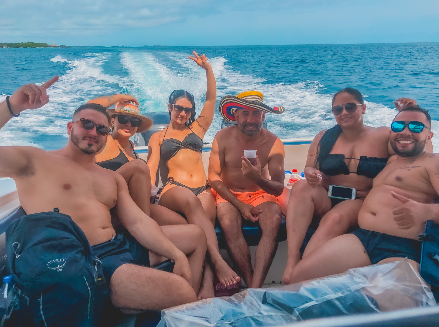 DIA DE FIESTA EN LA ISLA DE CHOLÓN