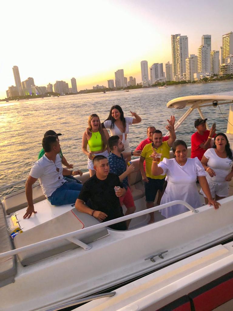 TOUR POR LA BAHIA EN BOTE DEPORTIVO