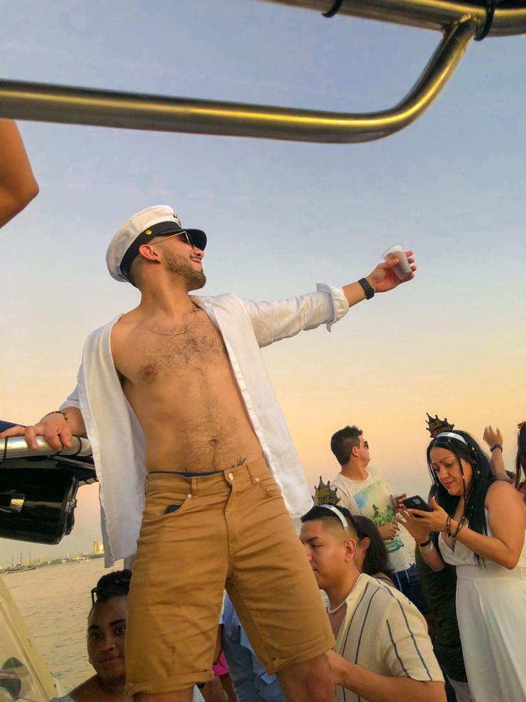 TOUR POR LA BAHIA EN BOTE DEPORTIVO