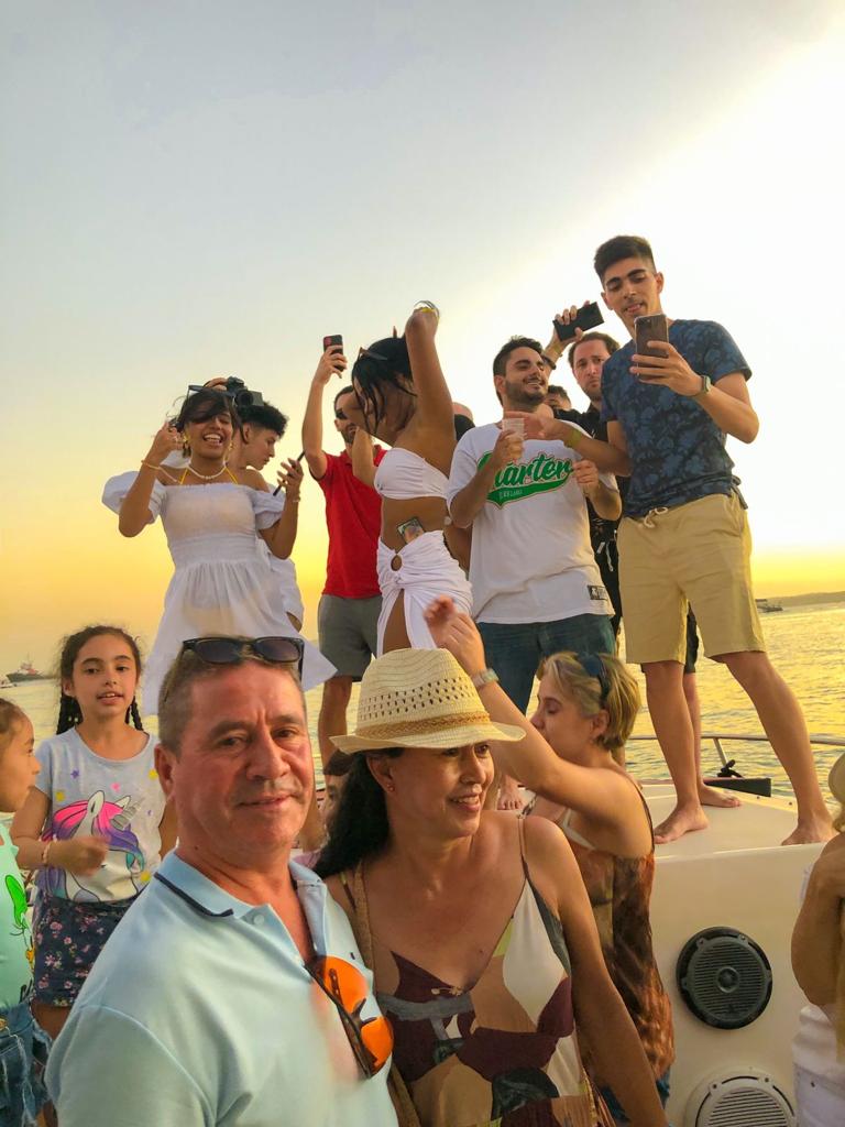 TOUR POR LA BAHIA EN BOTE DEPORTIVO