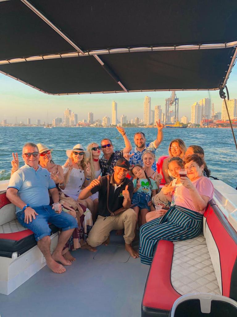 TOUR POR LA BAHIA EN BOTE DEPORTIVO