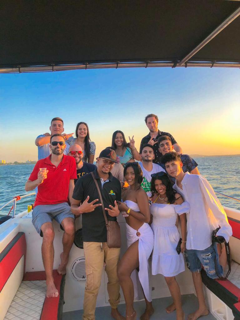 TOUR POR LA BAHIA EN BOTE DEPORTIVO