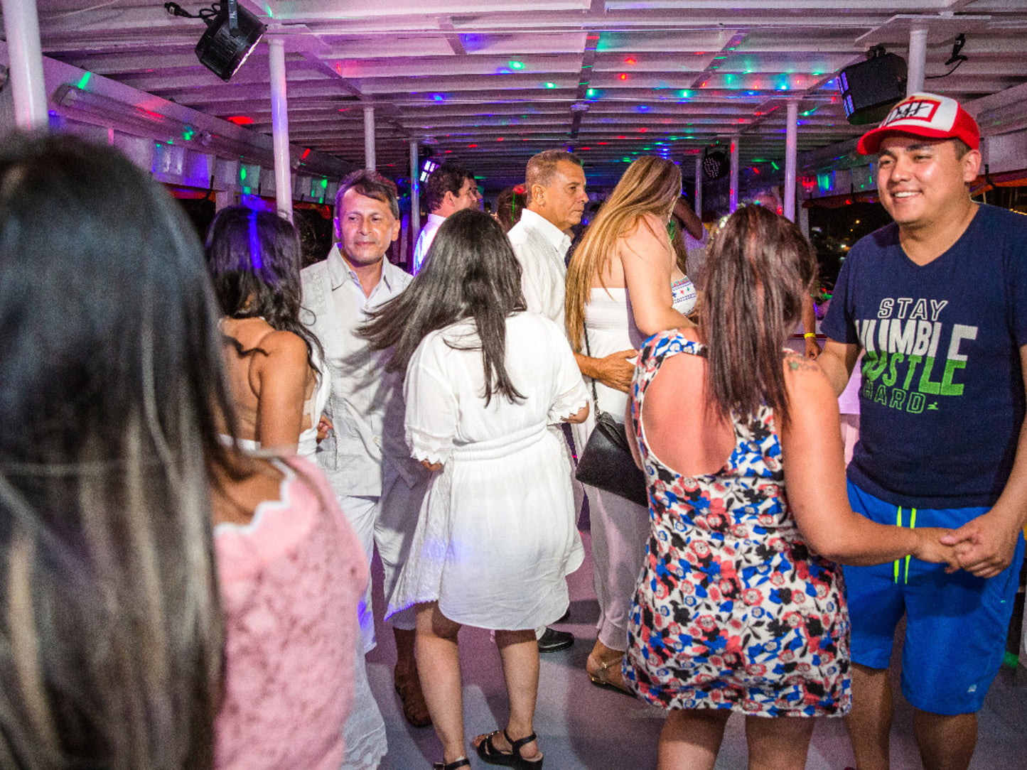 TOUR FAMILIAR DE FIESTA NOCHE BLANCA