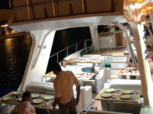 CENA POR LA BAHIA DE CARTAGENA (EMBARCACIÓN MASTER)