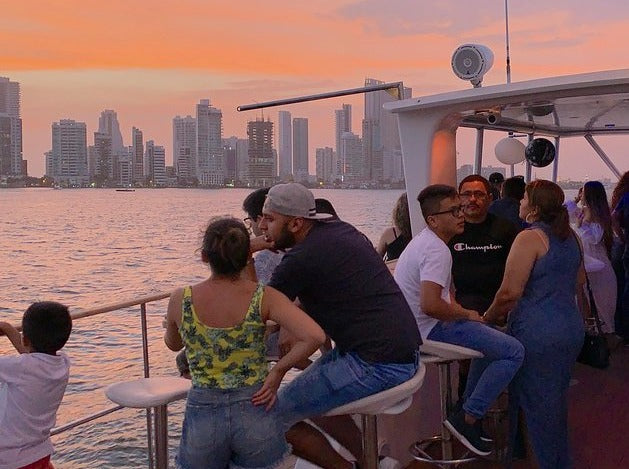 ATARDECER POR LA BAHÍA DE CARTAGENA (BOTE MASTER)