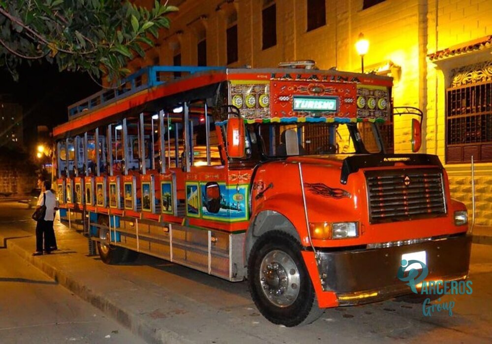 TOUR CHIVA RUMBERA NOCTURNA POR LA CIUDAD