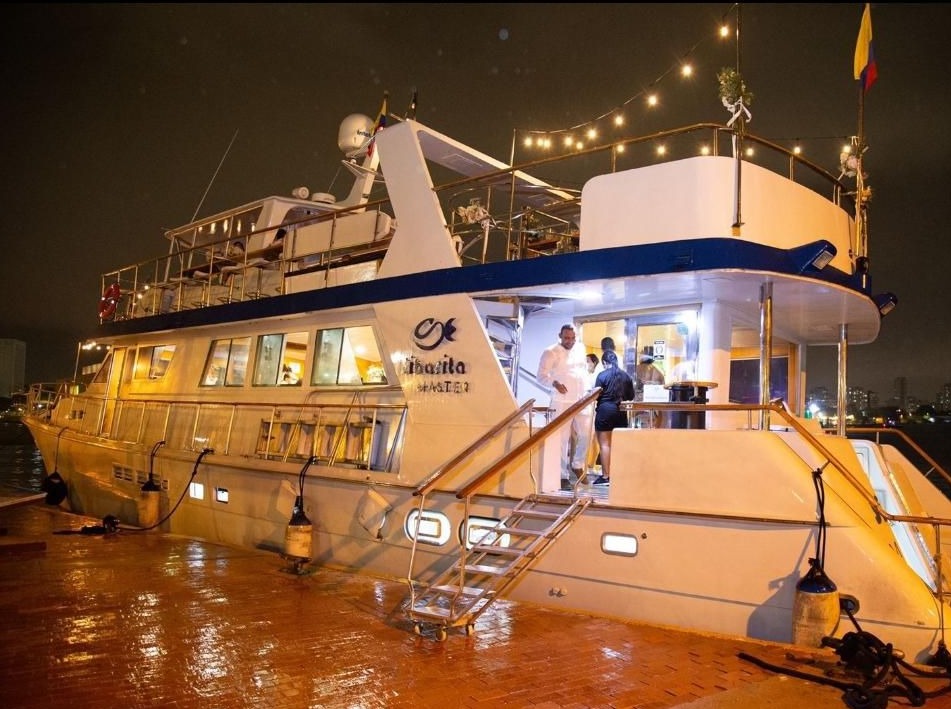 CENA POR LA BAHIA DE CARTAGENA (EMBARCACIÓN MASTER)