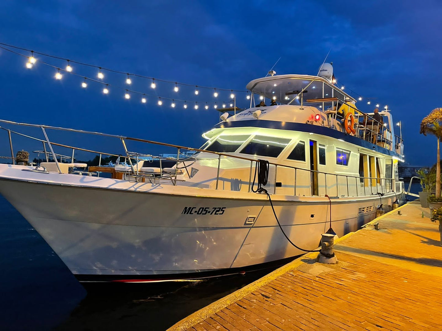 CENA POR LA BAHIA DE CARTAGENA (EMBARCACIÓN MASTER)