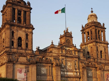 CITY TOUR + COYOACÁN & XOCHIMILCO