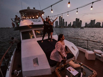 Atardecer por la bahía de Cartagena (Embarcación Master 