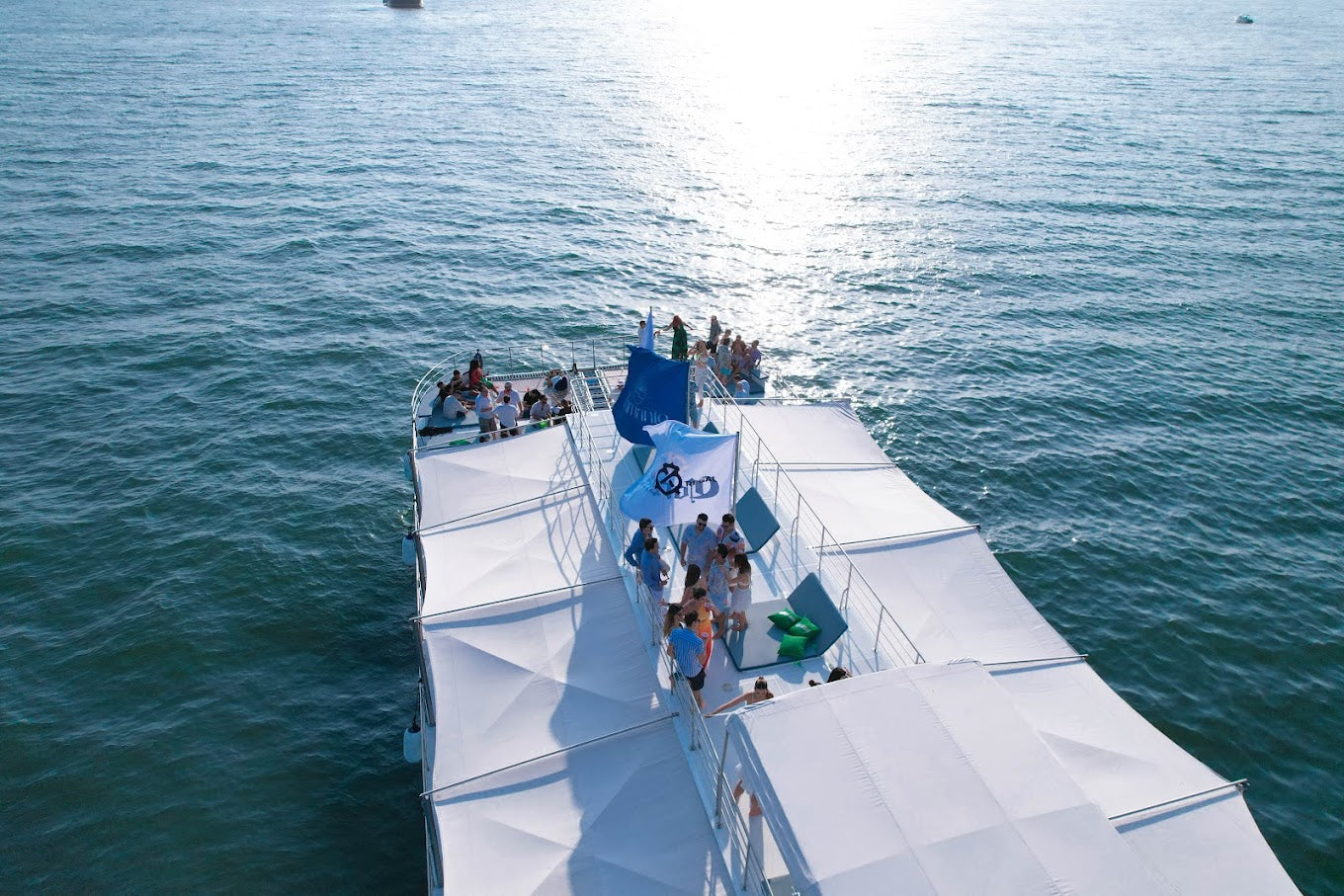 ATARDECER EN CATAMARÁN FLAMANTE VIP-9