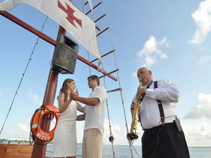 ROMANTIC DINNER + GALLEON RIDE + SAXOPHONE SHOW AT SUNSET CANCUN