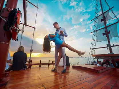 ROMANTIC DINNER + GALLEON RIDE + SAXOPHONE SHOW AT SUNSET CANCUN