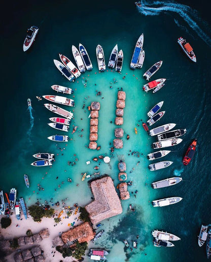 DIA DE FIESTA EN LA ISLA DE CHOLÓN