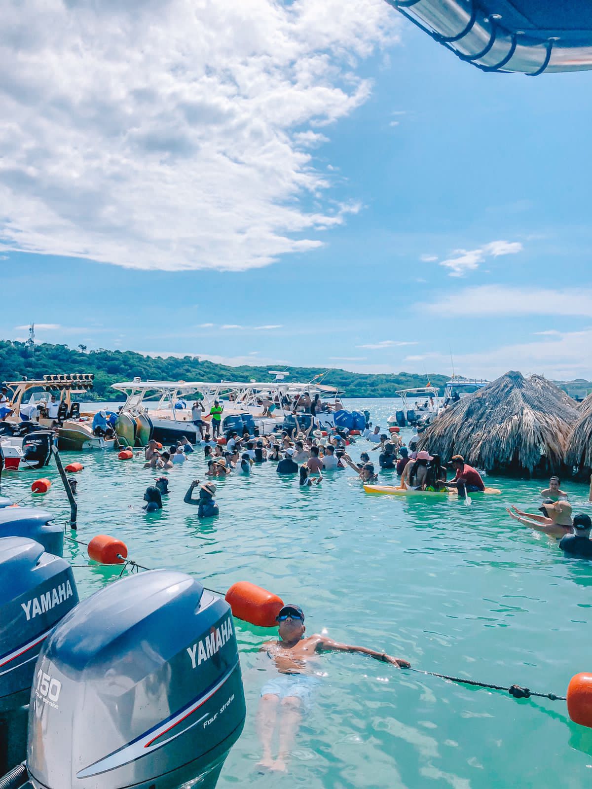DIA DE FIESTA EN LA ISLA DE CHOLÓN