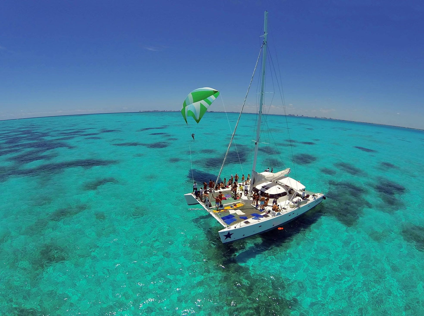 CATAMARÁN A ISLA MUJERES PLUS CON TRANS. REDONDA MEXICO