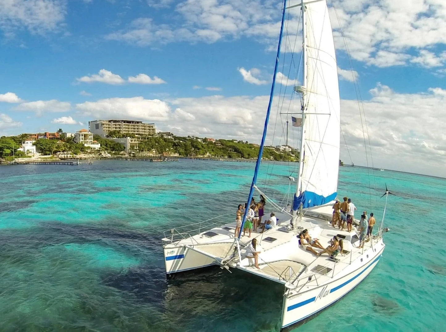 CATAMARÁN A ISLA MUJERES PLUS CON TRANS. REDONDA MEXICO