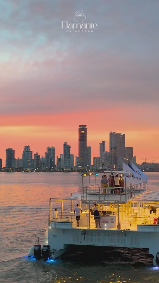 ATARDECER POR LA BAHIA EN FLAMANTE CATAMARÁN EN CARTAGENA